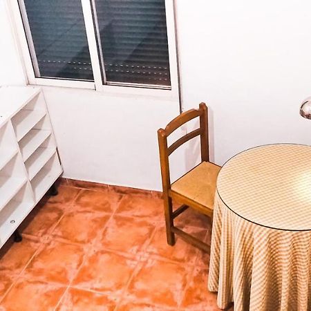 Room In Malaga Center, Homestay "Window To Road" - Habitacion En Apartamento, Ventana A La Careterra! Bagian luar foto